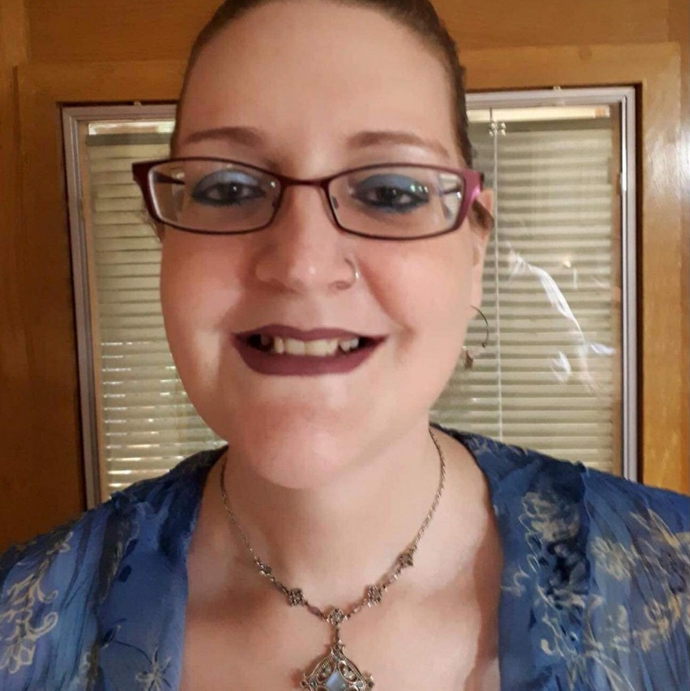 Meet your Posher, Crystal self taught MUA. Been doing people's Makeup for 20+ yr